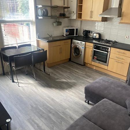 Spacious 4 Bedroom House Near Stokes Croft!! Central!!! Bristol Eksteriør bilde