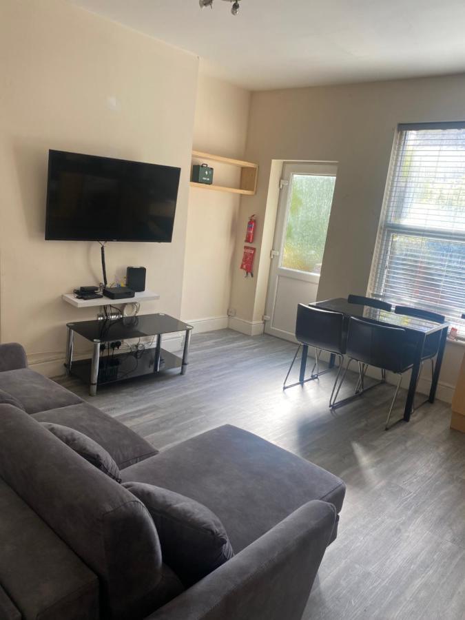 Spacious 4 Bedroom House Near Stokes Croft!! Central!!! Bristol Eksteriør bilde