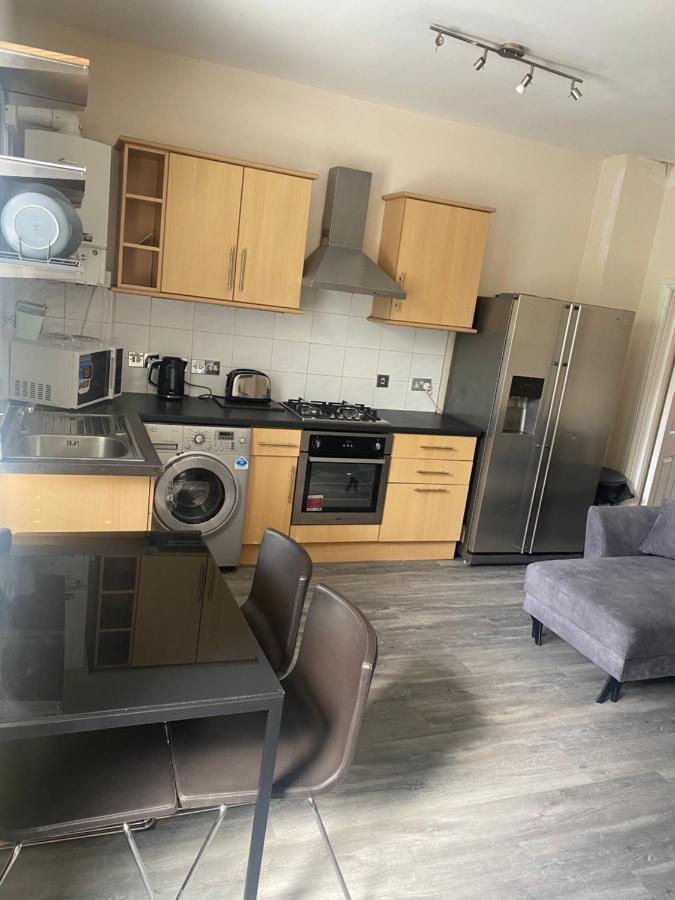 Spacious 4 Bedroom House Near Stokes Croft!! Central!!! Bristol Eksteriør bilde
